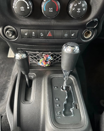 Jeep Wrangler cena 129900 przebieg: 82000, rok produkcji 2015 z Drzewica małe 742